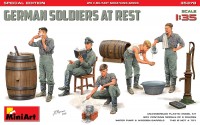 Німецькі солдати на відпочинку спец.випуск збірна модель